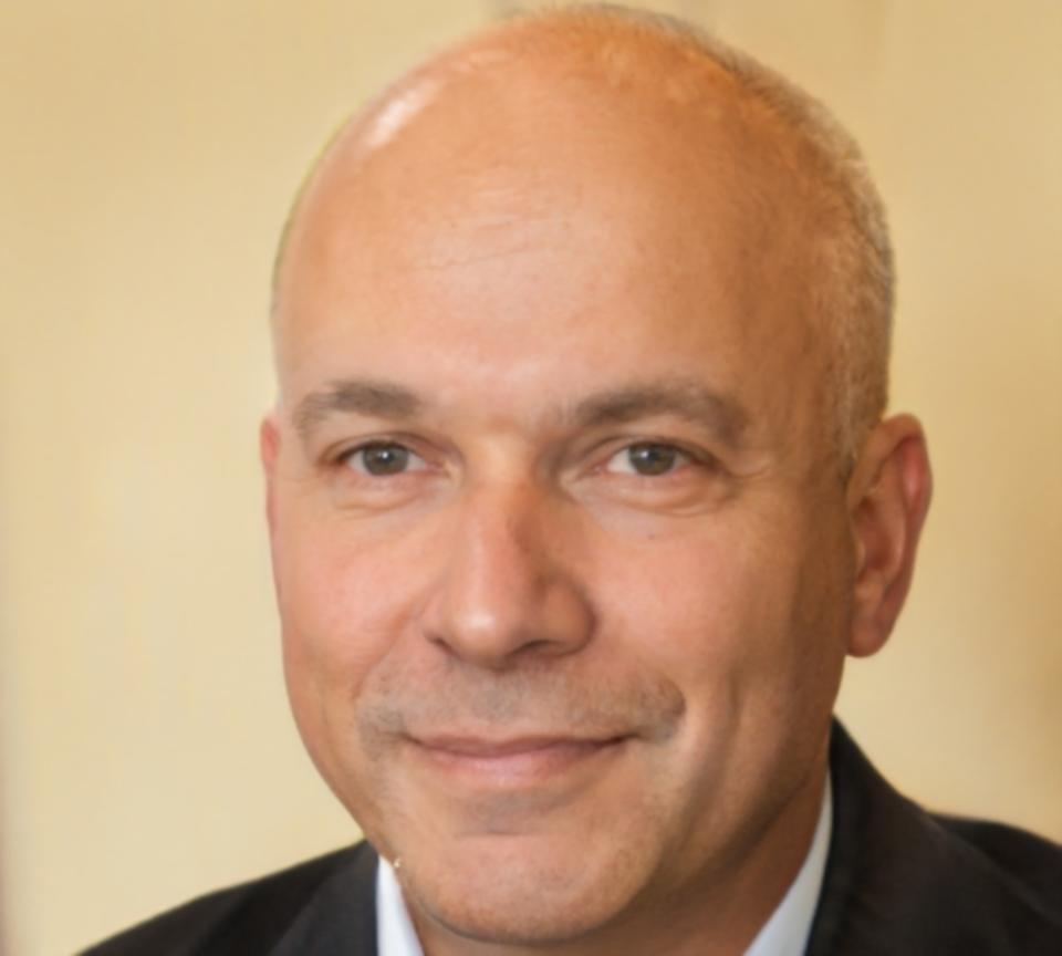 Portrait of Caspian Dunworth, lead figure drawing instructor